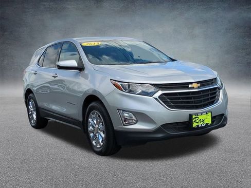 Used 2019 Chevrolet Equinox LT FWD image 2