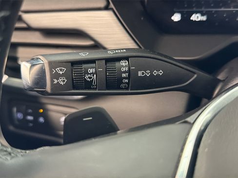 Used 2025 GMC Acadia Elevation image 45