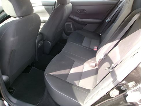 Used 2024 Nissan Sentra SV image 9