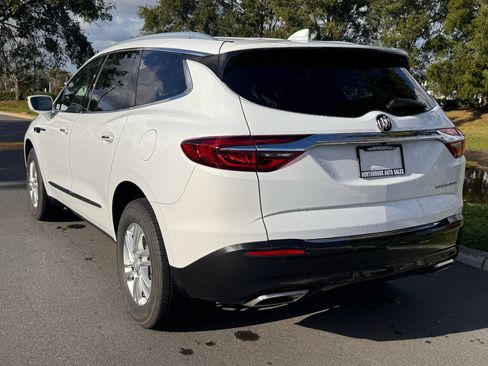 Used 2019 Buick Enclave Essence image 11