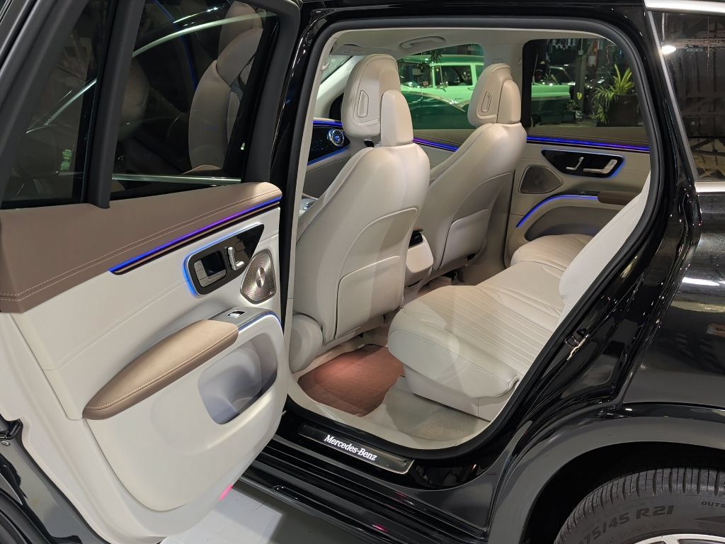 Used 2023 Mercedes-Benz EQS 580 4MATIC SUV image 13