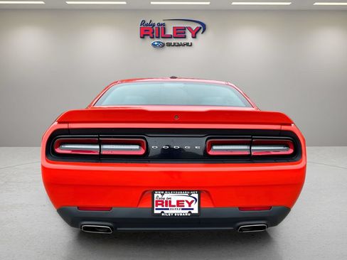 Used 2018 Dodge Challenger SXT RWD image 4