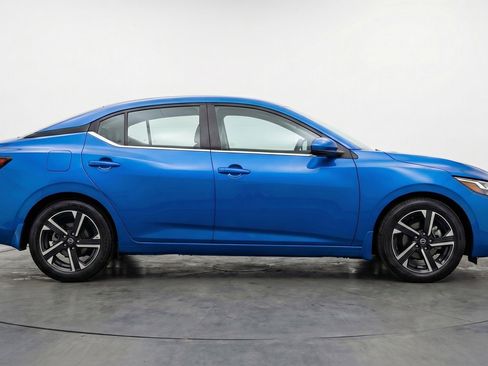 Used 2025 Nissan Sentra SV FWD image 11