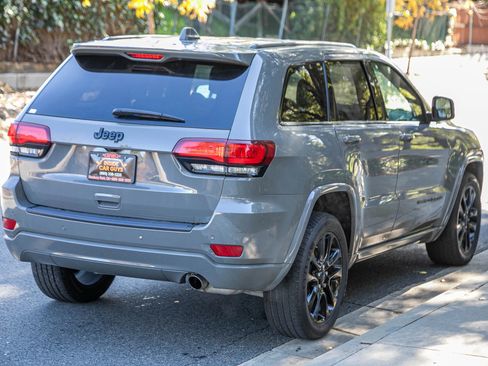 Used 2020 Jeep Grand Cherokee Altitude image 4