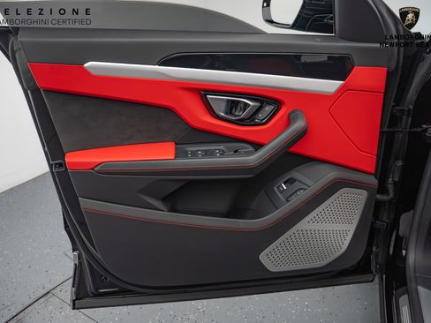 Used 2019 Lamborghini Urus image 35