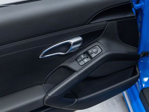 Used 2025 Porsche 718 Cayman RWD image 6