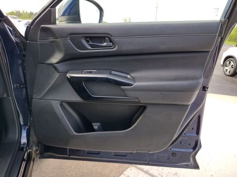 Used 2025 Nissan Pathfinder SV FWD image 21