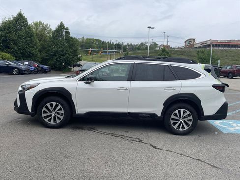 Certified 2025 Subaru Outback Premium AWD/4WD image 2