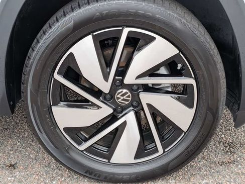 Certified 2025 Volkswagen Atlas SE FWD image 11