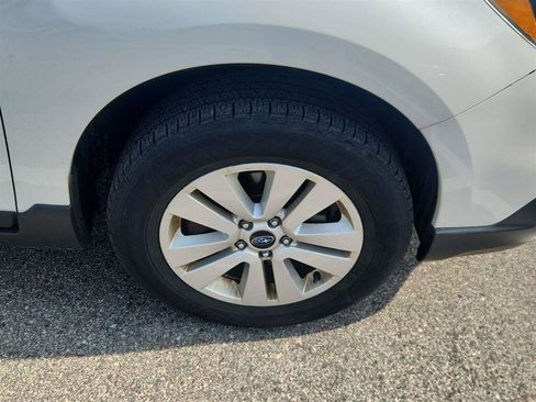 Used 2016 Subaru Outback 2.5i Premium AWD/4WD image 2