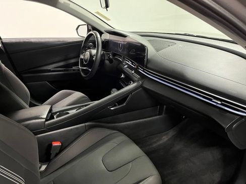 Used 2025 Hyundai Elantra SEL FWD image 11
