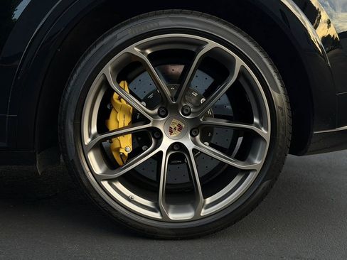 Used 2023 Porsche Cayenne Turbo S image 21