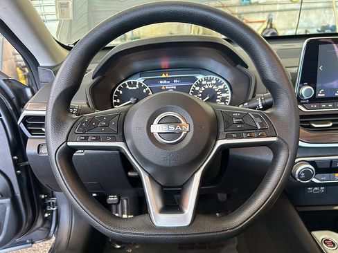 Used 2024 Nissan Altima 2.5 SV FWD image 17