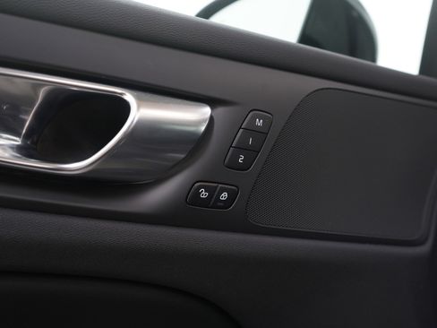 Used 2025 Volvo V60 B5 Cross Country Plus image 24