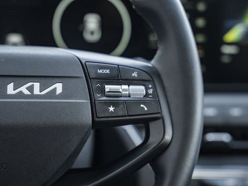 Used 2025 Kia K4 EX image 26