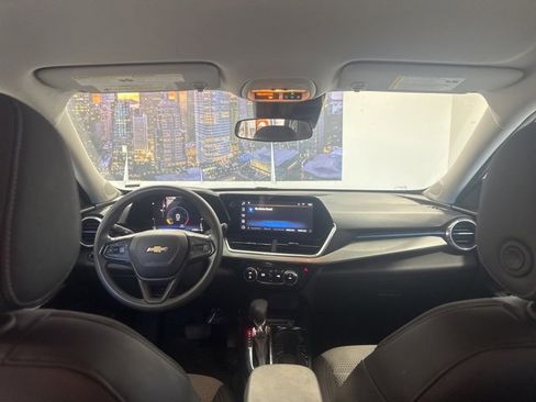 Used 2024 Chevrolet Trax LT image 17