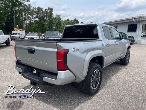 Used 2025 Toyota Tacoma TRD Sport AWD/4WD image 15