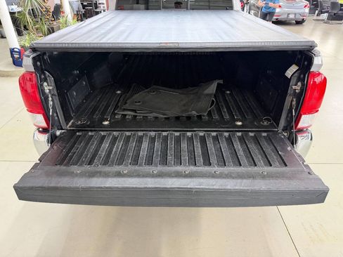 Used 2017 Toyota Tacoma SR5 w/ Tow Package AWD/4WD image 9