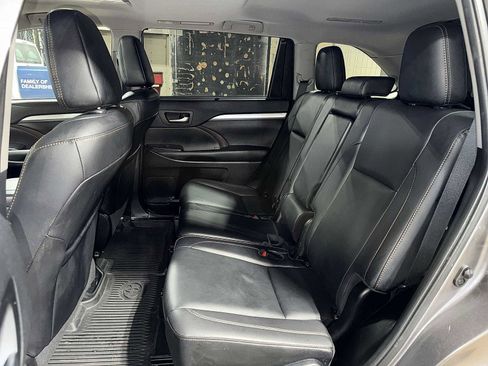 Used 2019 Toyota Highlander XLE image 17