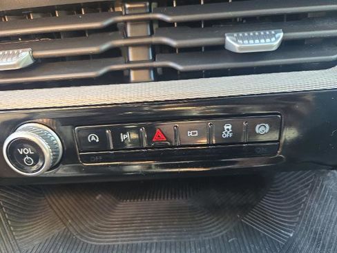 Certified 2025 Ford Explorer Active AWD/4WD image 30