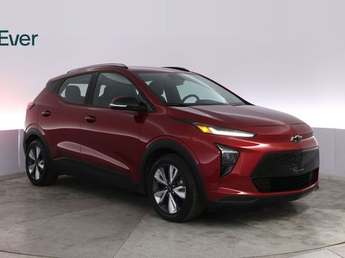 Used 2022 Chevrolet Bolt EUV LT w/ Convenience Package image 13