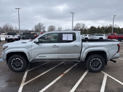 Used 2024 Toyota Tacoma TRD Sport w/ TRD Sport Upgrade Package image 5
