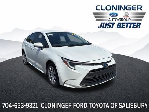 Used 2025 Toyota Corolla LE FWD image 1
