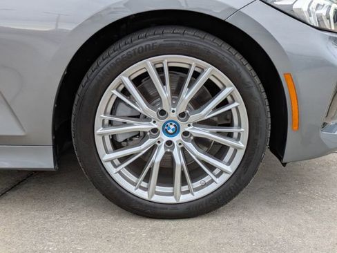 Used 2024 BMW 330e image 11