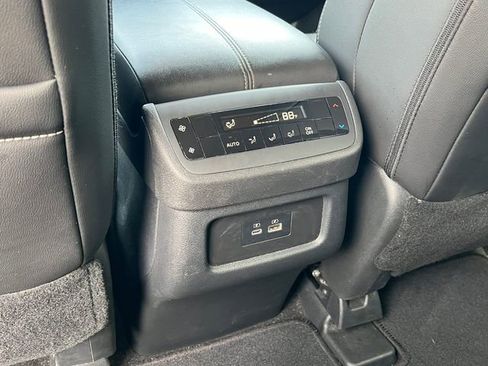 Used 2025 Nissan Pathfinder SL image 38