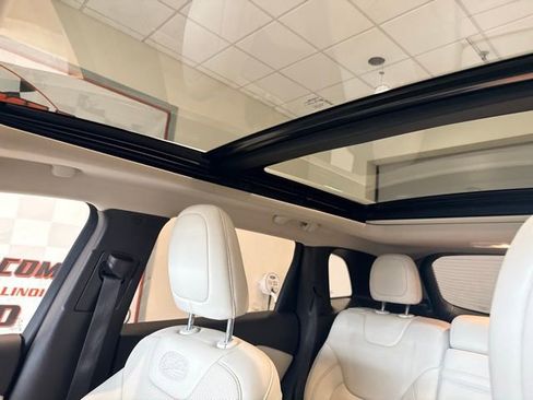 Used 2018 Jeep Cherokee Overland w/ Technology Group image 41