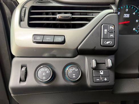 Used 2019 Chevrolet Suburban Premier AWD/4WD image 13