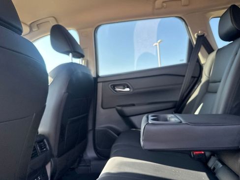 Certified 2026 Nissan Rogue SL FWD image 34