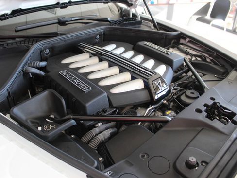 Used 2019 Rolls-Royce Dawn image 25