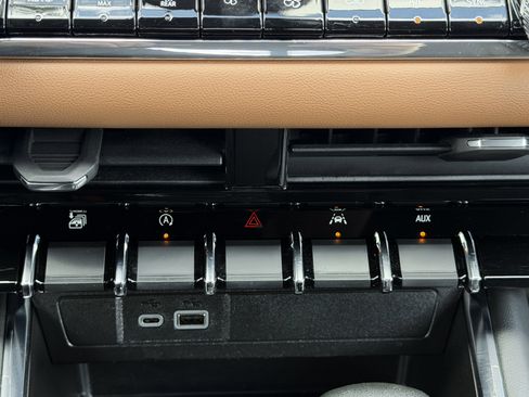 Used 2023 GMC Canyon AT4 w/ AT4 Premium Package image 12