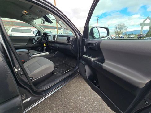 Used 2020 Toyota Tacoma SR5 AWD/4WD image 11