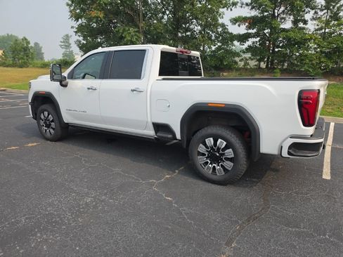 Used 2025 GMC Sierra 2500 Denali w/ Denali Reserve Package AWD/4WD image 4