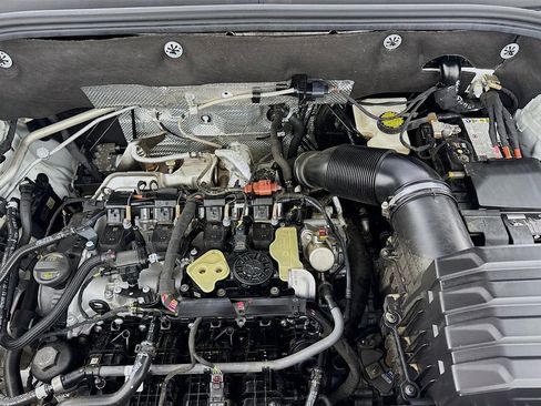 Used 2024 Volkswagen Atlas Cross Sport SE image 39