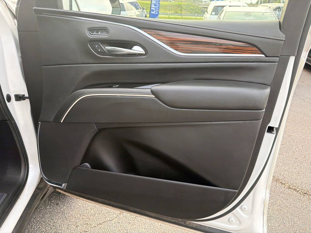 Used 2022 Cadillac Escalade Luxury w/ LPO, Floor Liner Package AWD/4WD image 14