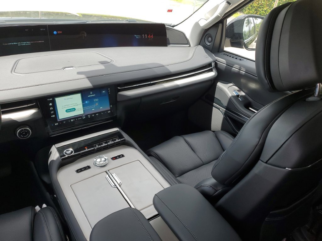 New 2026 Lincoln Navigator Premiere AWD/4WD image 17