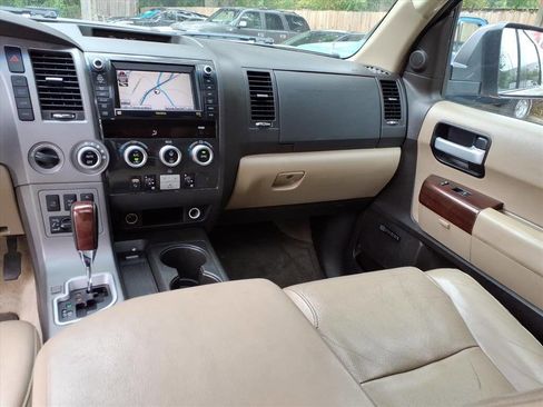 Used 2011 Toyota Sequoia Platinum image 14