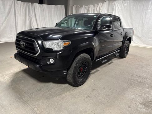 Used 2022 Toyota Tacoma SR5 w/ Technology Package RWD image 3
