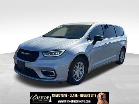 Used 2024 Chrysler Pacifica Touring-L FWD image 1