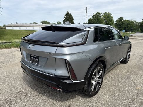Used 2024 Cadillac Lyriq Luxury w/ LPO, Floor Liner Package AWD/4WD image 7