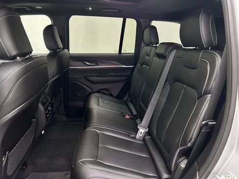 New 2025 Jeep Grand Cherokee Limited w/ Black Appearance Package image 19