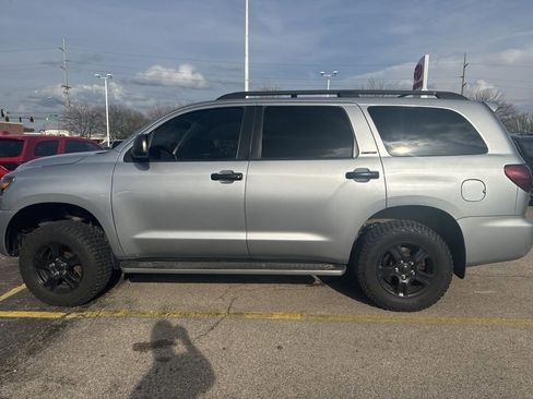 Used 2016 Toyota Sequoia Limited w/ Safety & Convenience Package image 4