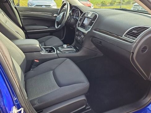 Used 2019 Chrysler 300 Touring w/ Chrome Appearance Package image 12