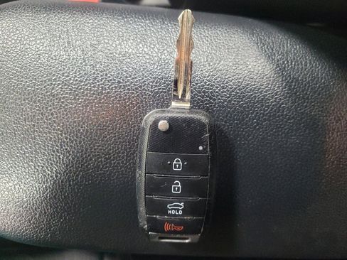 Used 2017 Kia Forte S image 32