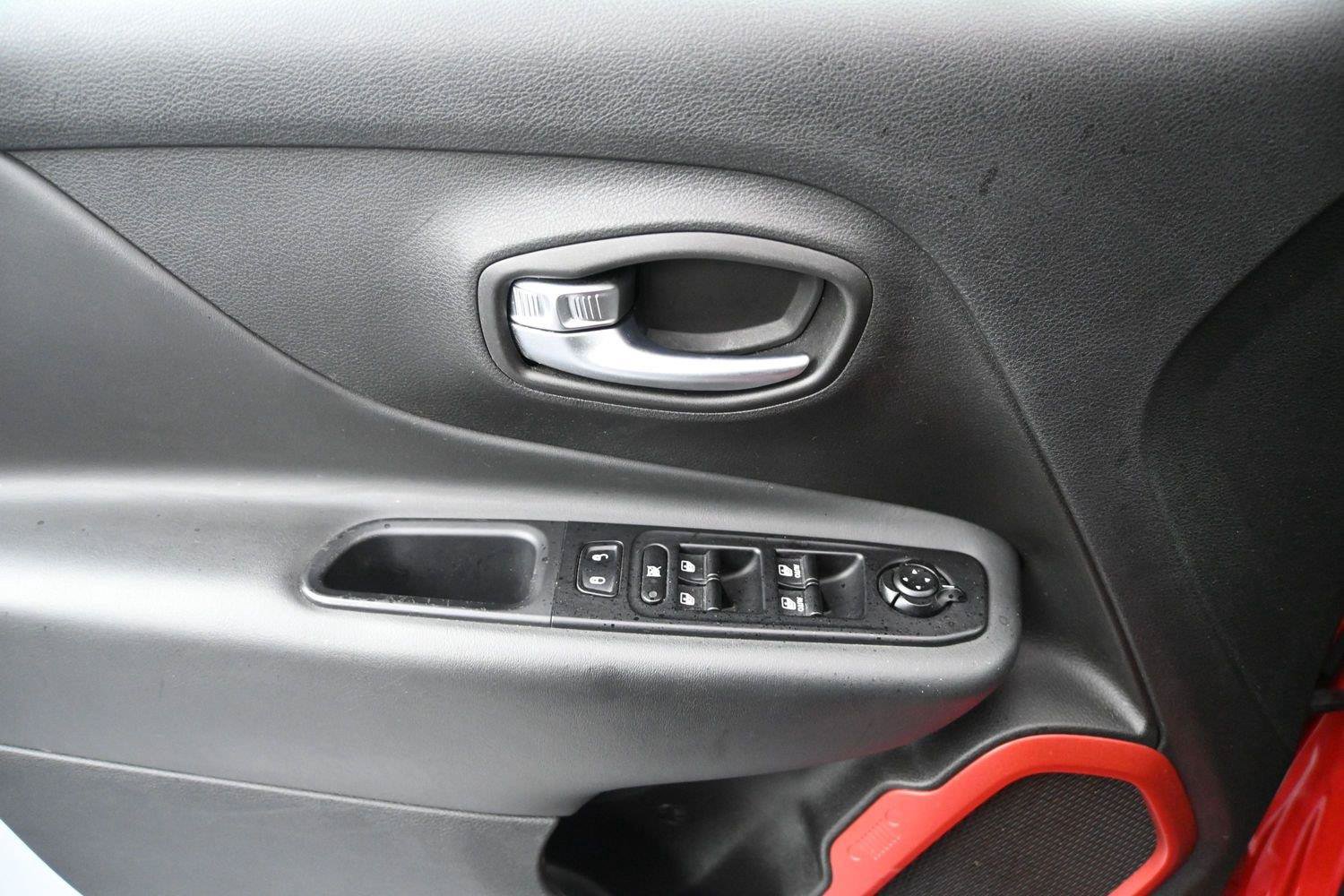 Used 2022 Jeep Renegade Latitude w/ Convenience Group AWD/4WD image 7