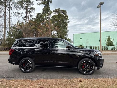 Used 2022 Ford Expedition Limited image 2