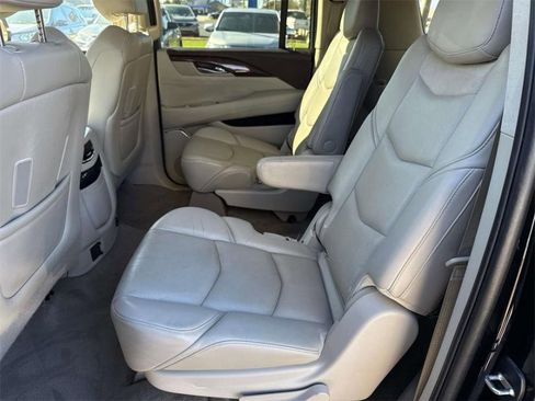 Used 2015 Cadillac Escalade ESV Premium image 16
